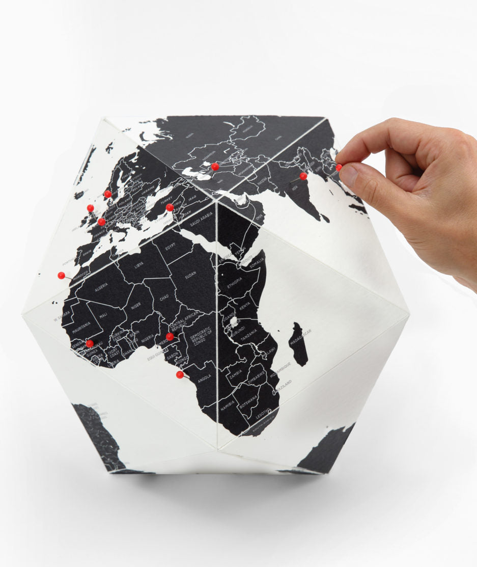 Globe en papier à épingler - Here